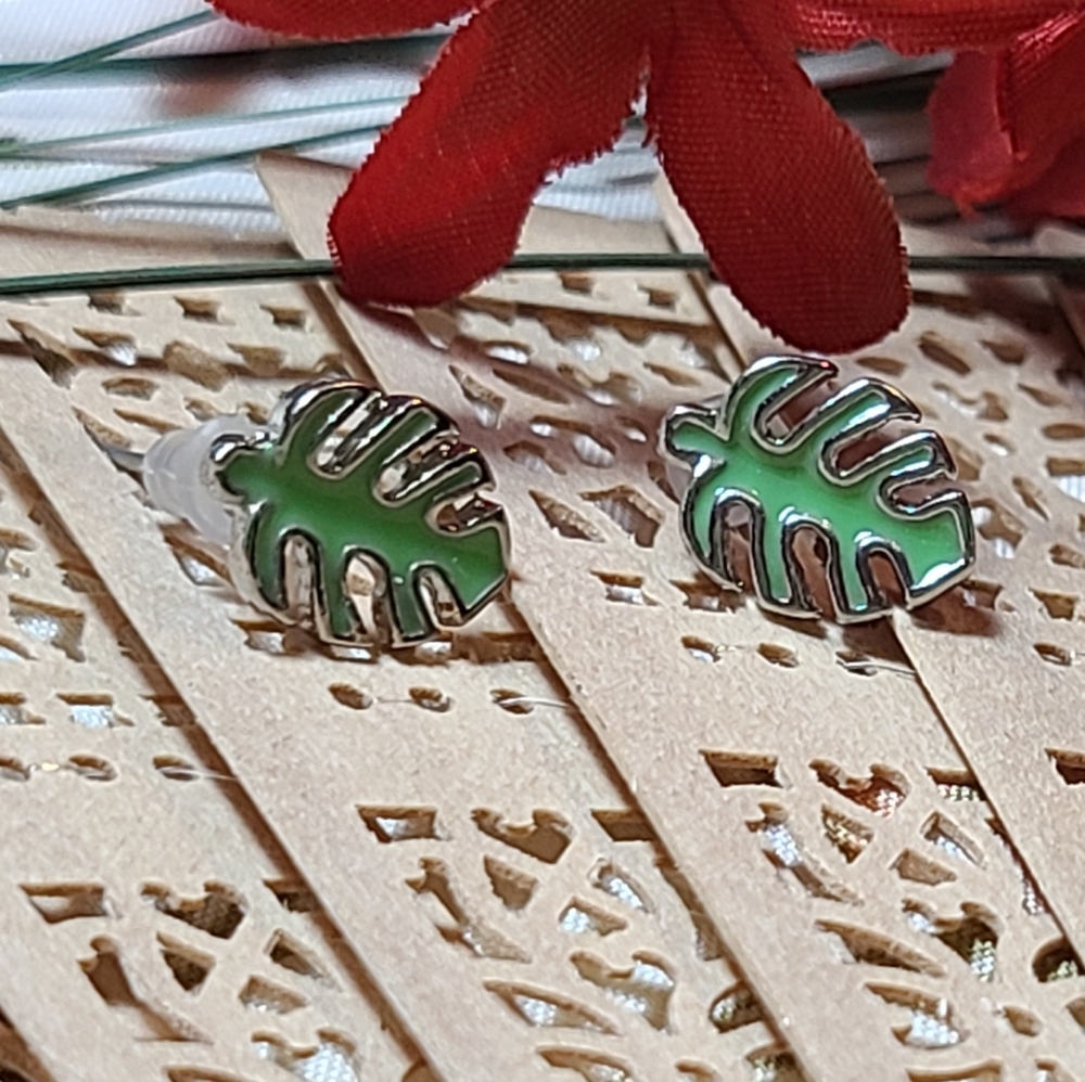 Vintage Green Leaf Earrings